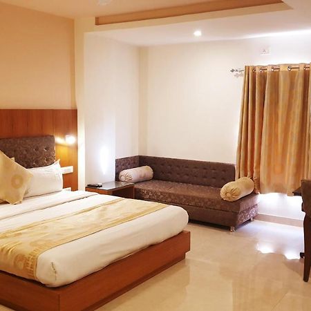 אודייפור Hotel Shalimar Palace מראה חיצוני תמונה