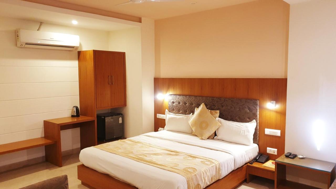 אודייפור Hotel Shalimar Palace מראה חיצוני תמונה