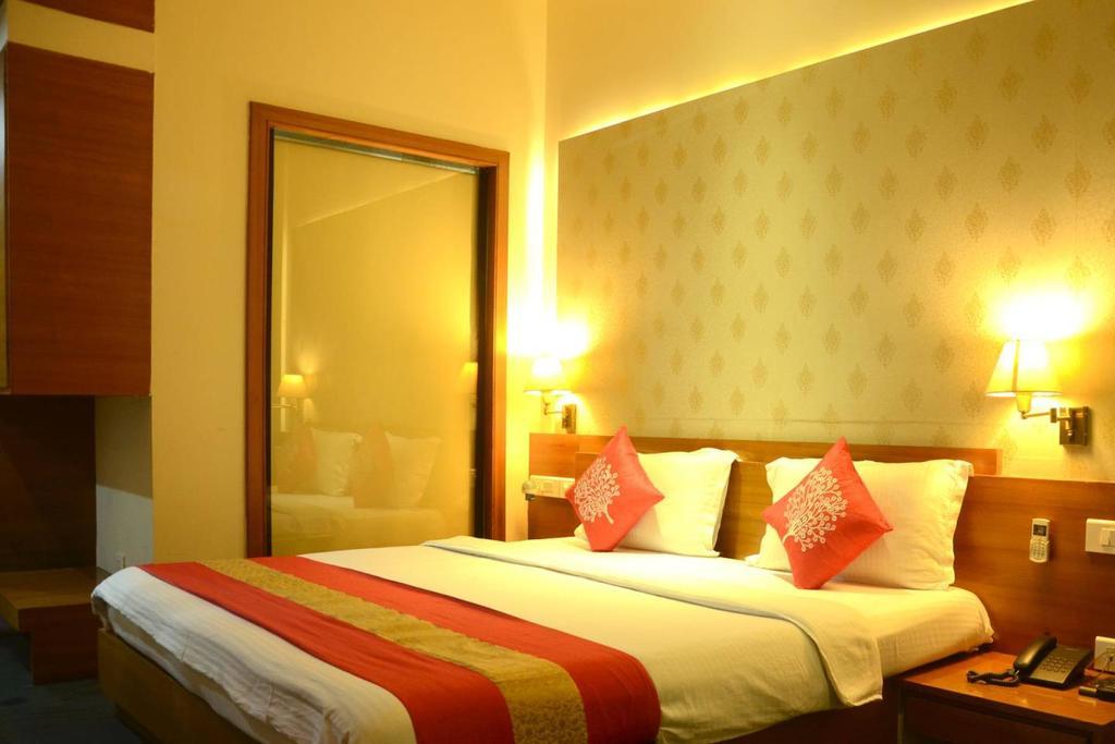 אודייפור Hotel Shalimar Palace מראה חיצוני תמונה