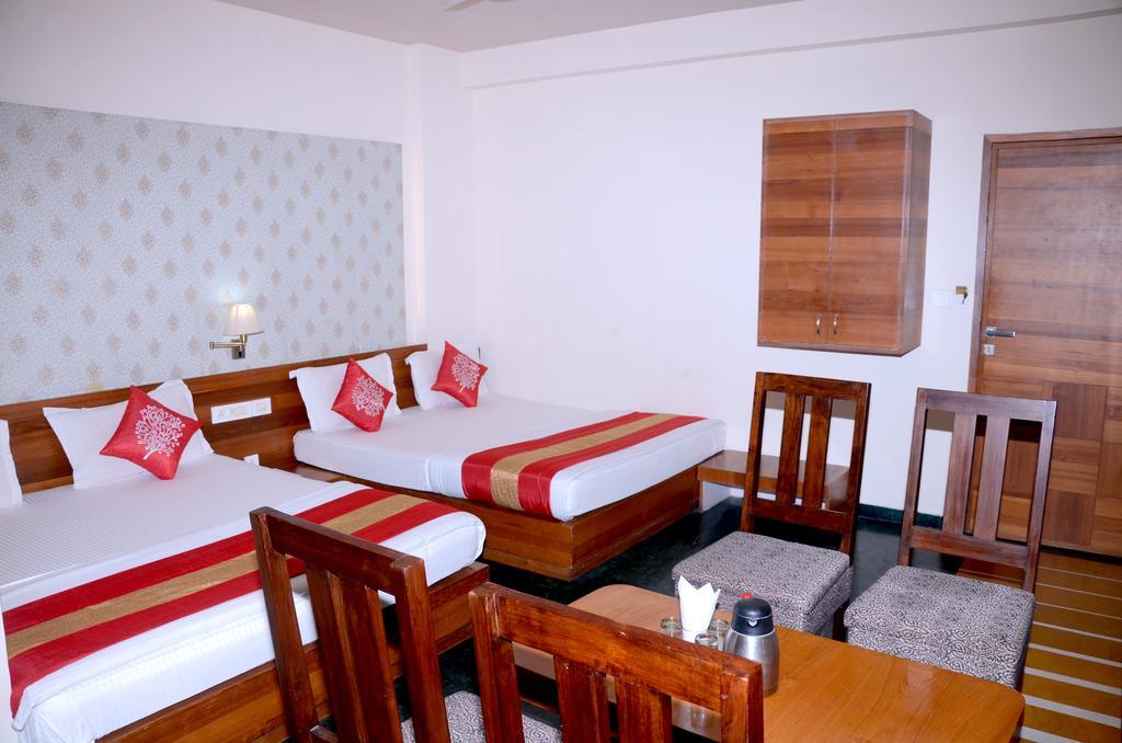 אודייפור Hotel Shalimar Palace מראה חיצוני תמונה